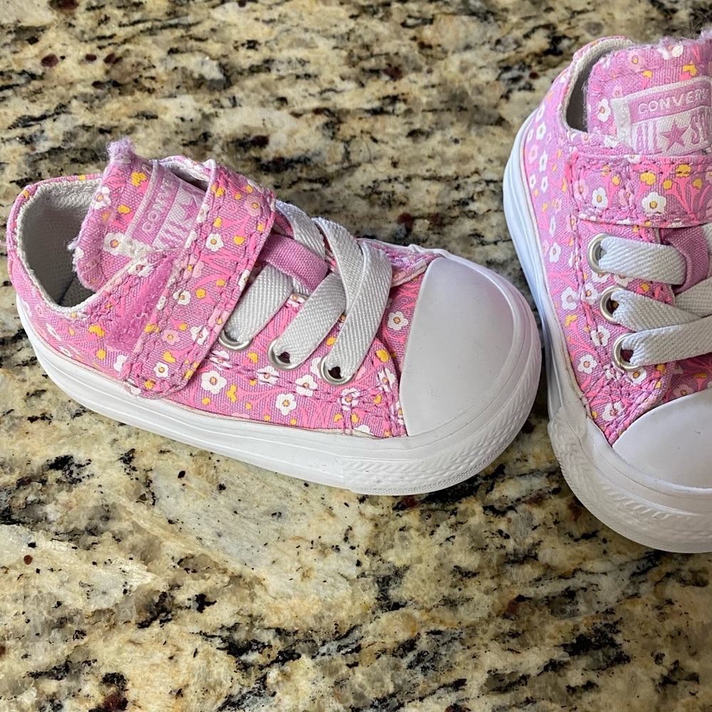 Converse - Picture 2 of 4